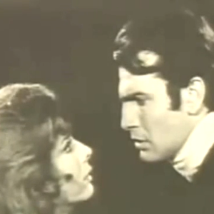Em 1963, Glória Menezes e Tarcísio Meira protagonizaram 2-5499 Ocupado, considerada a primeira novela diária exibida pela televisão brasileira