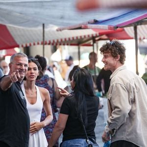 O pai de Bruna Marquezine, Telmo, se divertiu ao perceberem que estavam sendo clicados