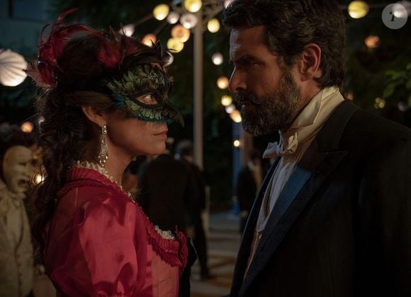 'Destino: La Templanza' é uma série espanhola de romance histórico que adapta o livro homônimo de María Dueñas, famosa também pela obra 'O Tempo Entre Costuras'