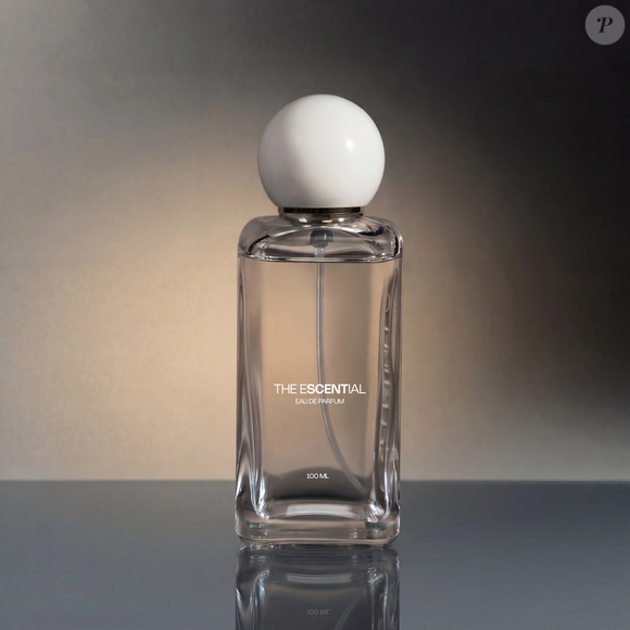 O The Essential da Scentinela é uma opção de perfume floral para quem busca elegância no ambiente de trabalho. Com bergamota, mandarina, gardênia, magnólia e uma base de almíscar, âmbar e patchouli, a fragrância combina frescor e personalidade para acompanhar a rotina profissional