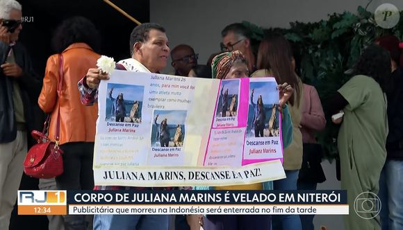 Velório de Juliana Marins: diversas pessoas levaram cartazes para manifestar carinho pela turista falecida