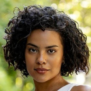 Personagem de Maria de Fátima na nova versão de 'Vale Tudo' é interpretada pela atriz Bella Campos.