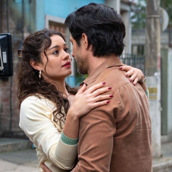 O romance de Gerluce (Sophie Charlotte) com Paulinho (Romulo Estrela) da novela Três Graças tem torcida