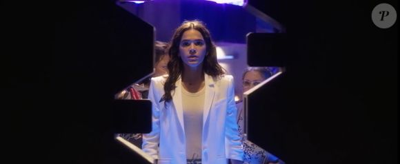 Um gesto discreto de Bruna Marquezine nas redes sociais alimentou especulações sobre seu futuro na DC, em meio à reformulação do estúdio sob nova direção criativa