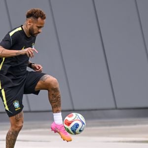 Tarólogo afirma que Neymar terá Copa de grande visibilidade em 2026, mas poderá enfrentar problemas físicos durante a competição