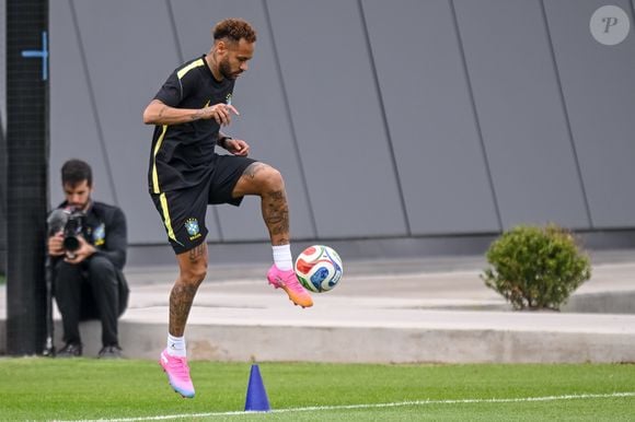 Tarólogo afirma que Neymar terá Copa de grande visibilidade em 2026, mas poderá enfrentar problemas físicos durante a competição