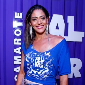 Longe da Sapucaí, Carol Castro participou do Carnaval de Salvador na madrugada desta terça-feira (17)