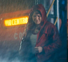 O que a psicologia revela sobre quem ignora o guarda-chuva e anda na chuva sem medo