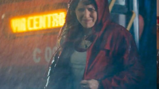 O que a psicologia revela sobre quem ignora o guarda-chuva e anda na chuva sem medo