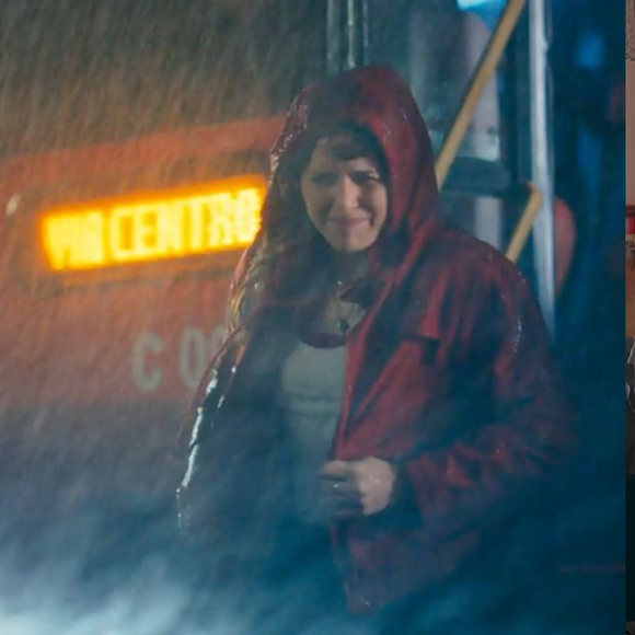 O que a psicologia revela sobre quem ignora o guarda-chuva e anda na chuva sem medo