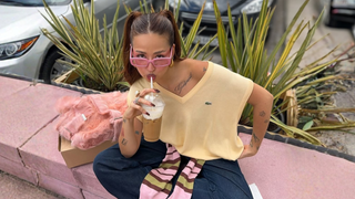 Eu odiava rosa, até conhecer os novos New Balance na cor 'danoninho': são os tênis mais charmosos e românticos do momento