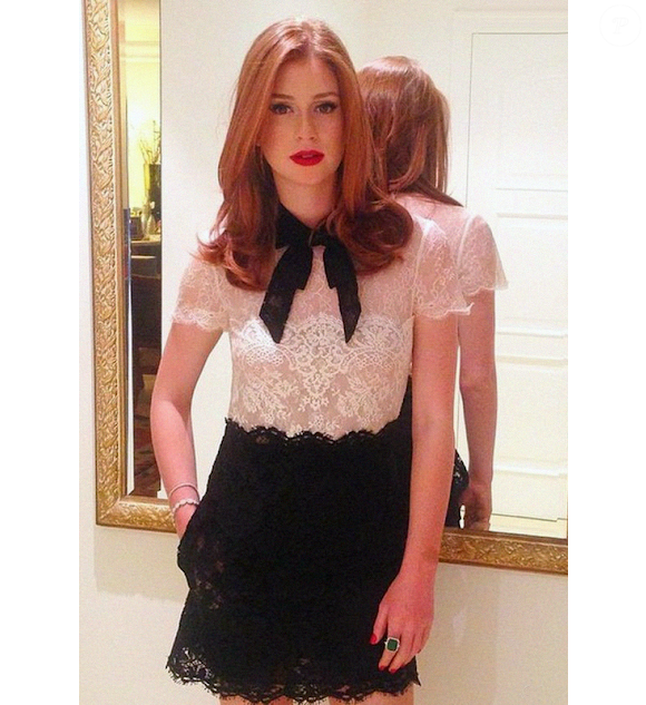 Marina Ruy Barbosa combinou renda e laços em look preto e branco