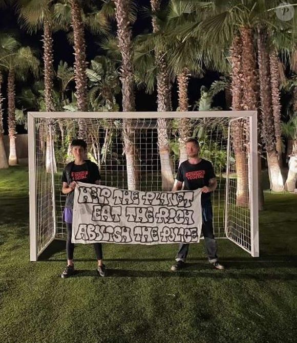 Mansão de Messi foi alvo de protestos e vandalismo por ativistas que lutam contra a desigualdade social e mudanças climáticas
