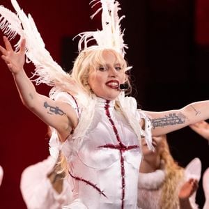 Chá verde e iogurte grego no café: segredo do corpo definido de Lady Gaga é uma dieta sem açúcar e com muita salada