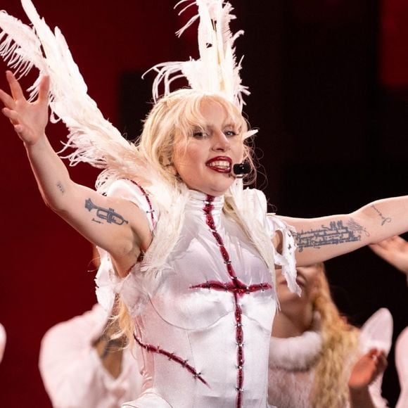 Chá verde e iogurte grego no café: segredo do corpo definido de Lady Gaga é uma dieta sem açúcar e com muita salada