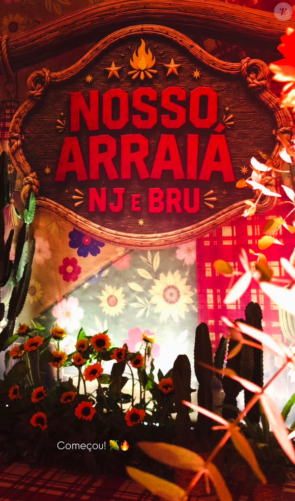 O 'Nosso Arraiá NJ e BRU' ganhou uma decoração inspirada nas tradicionais festas de São João, com bandeirinhas, casinhas cenográficas, girassóis e elementos caipiras