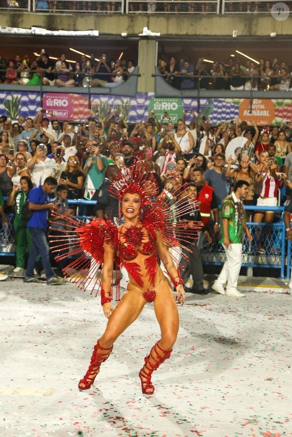 Rainha de bateria da Grande Rio no Carnaval 2026, Virginia Fonseca viveu uma estreia marcada por vaias de parte do público na Sapucaí