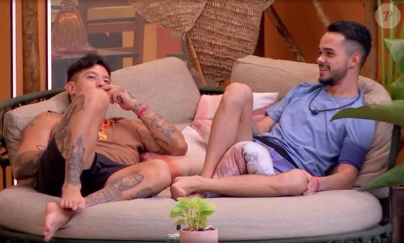 João Pedro quis saber se aconteceu algo a mais entre Maike e Giovanna