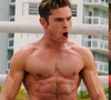 Zac Efron ganhou 6,8 kg de músculos para 'Garra de Ferro' após transformação extrema para 'Baywatch' e revelou por que o corpo que arrancou suspiros também lhe trouxe sofrimento: 'Eu não era feliz'