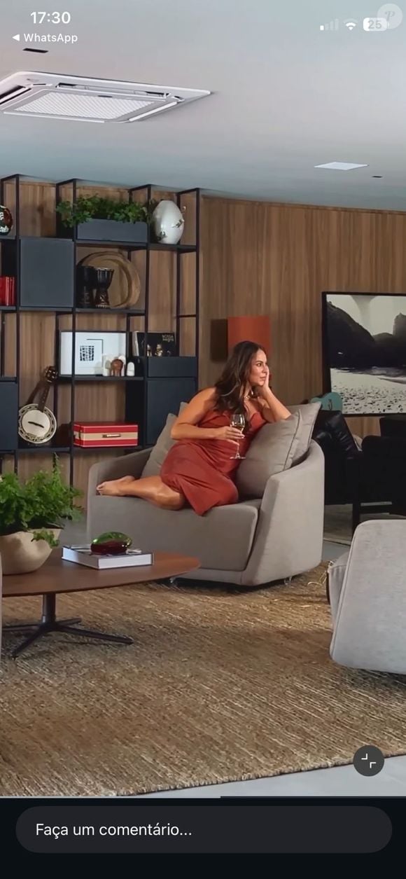 O projeto arquitetônico da residência leva assinatura das arquitetas Aurora Grei e Carla Napolião, com interiores de Andrea Eiras