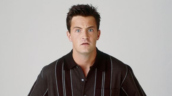 26 roteiros originais de 'Friends', carta de Jennifer Aniston e réplica pessoal da icônica moldura de porta do apartamento de Monica: os itens raros de Matthew Perry que vão a leilão quase 3 anos depois da morte do ator