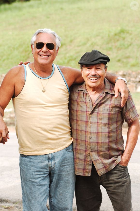Stenio Garcia e Antonio Fagundes em foto no bastidor da série 'Carga Pesada', versão dos anos 2000