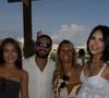 Gravidez de Giovanna Buscacio: influencer reuniu os pais e a irmã, Giullia Buscacio, em foto ao revelar que será mãe pela primeira vez