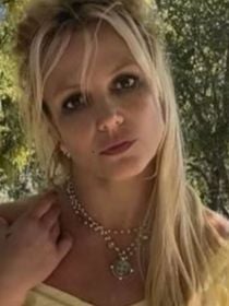 'Não é justo comigo': Britney Spears, aos 44 anos,  faz forte desabafo sobre trauma em família e compara sua vida à Christina Aguilera