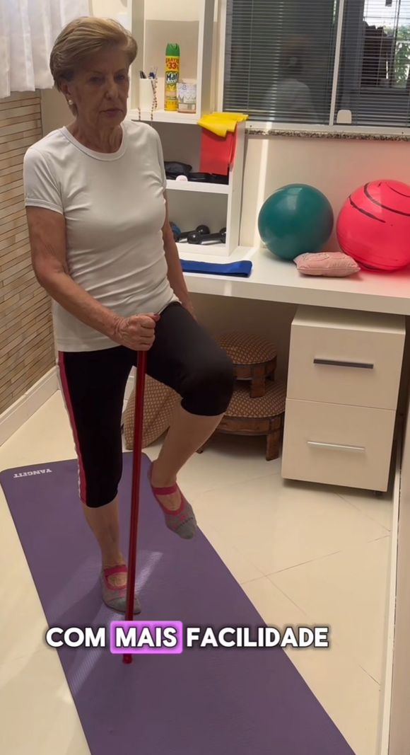 Vale praticar os exercícios em casa usando um cabo de vassoura. Veja como fazer
