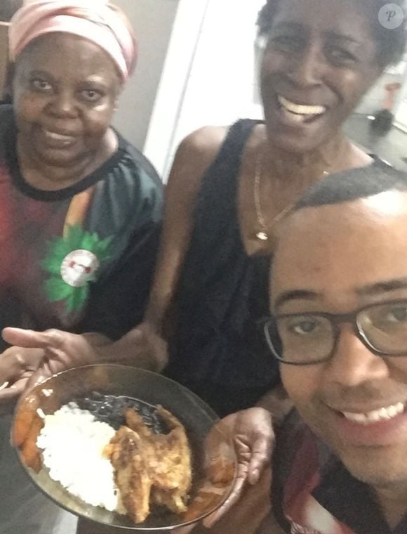 Em momentos compartilhados nas redes sociais, Dudu Nobre aparece sorrindo ao lado da mãe em uma homenagem pelo Dia das Mães. O velório de Anita Salles Nobre acontece nesta terça-feira (11), a partir das 10h, na capela da igreja do Cemitério São João Batista, no Rio de Janeiro