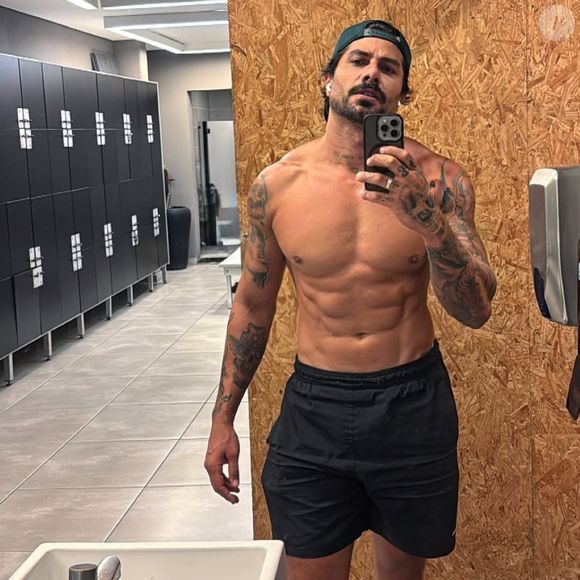 Renan Oliveira, participante do ‘BBB 16’, parece disposto a surfar na popularidade de Ana Paula Renault, que retornou ao reality show neste ano no grupo dos Veteranos