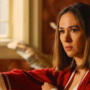 Brigitte sofre rejeição de Pilar desde a infância; mistério sobre o pai da jovem tem ligação com o comportamento da vilã