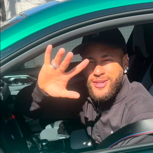 Neymar foi visto dirigindo uma BMW M4 Competition de quase R$ 1 milhão horas antes da vitória do Santos sobre a Universidad Central pela Copa Sul-Americana