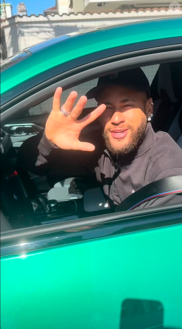 Neymar foi visto dirigindo uma BMW M4 Competition de quase R$ 1 milhão horas antes da vitória do Santos sobre a Universidad Central pela Copa Sul-Americana