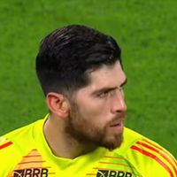 Goleiro do Flamengo, Rossi tem carro atingido por quatro tiros em tentativa de assalto após desembarque no RJ. Saiba como está jogador