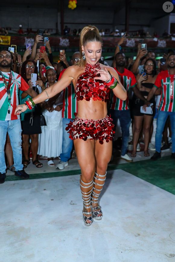 Virgínia garantiu que até o Carnaval estará mais preparada para ser rainha de bateria