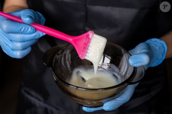 Manter os cabelos saudáveis, brilhantes e nutridos exige muitos cuidados, principalmente se forem tingidos ou descoloridos.