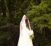A renda delicada dominou o vestido de Isabella Arantes, que apostou em uma produção clássica e sofisticada para o casamento com Gabriel Medina