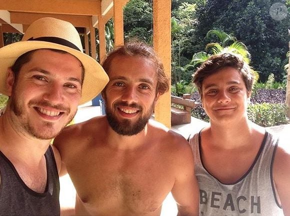 Cadu Libonati ao lado de Rafael Cardoso e Caio Paduan em festa de encerramento de 'Além do Tempo'