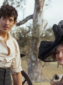 Hoje na Netflix: a minissérie de 6 episódios baseada em um best-seller, um drama de época no estilo de 'Bridgerton'