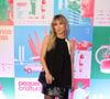 Carolina Dieckmmann apostou em um vestido Louis Vuitton para a pré-estreia do filme 'Pequenas Criaturas', em São Paulo