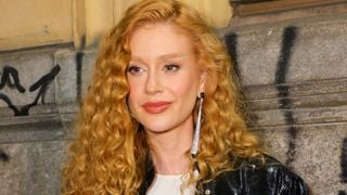 Marina Ruy Barbosa surge de cabelo cacheado e look P&B ao lado do noivo bilionário, Abdul Fares, em festa. Fotos!