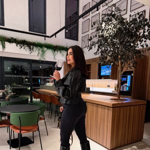 Apontada em rumores sobre Vini Jr., Bruna Pinheiro afirmou que estava em Madri apenas para turismo e pediu respeito após ataques na web