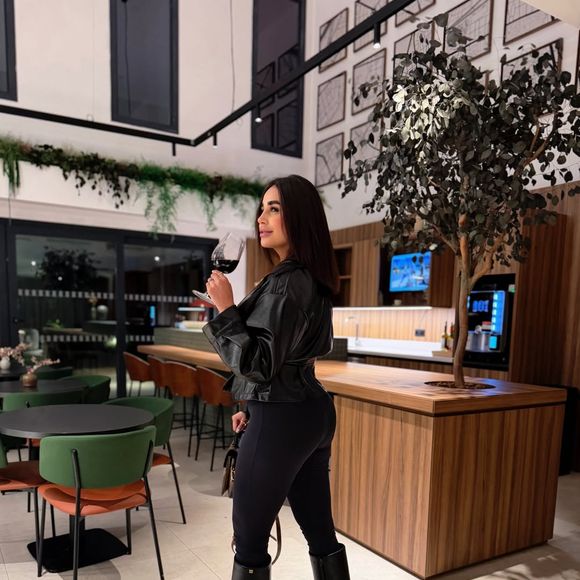 Apontada em rumores sobre Vini Jr., Bruna Pinheiro afirmou que estava em Madri apenas para turismo e pediu respeito após ataques na web