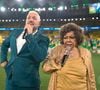 Belo e Alcione derraparam ao cantar o Hino Nacional