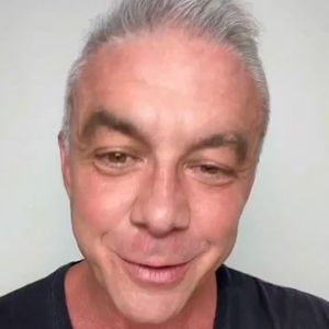 Alexandre Correa também precisará pagar três salários mínimos, um por cada crime, para o advogado da ex. No total, a multa é de R$ 4.863, com o valor fixado em 2026