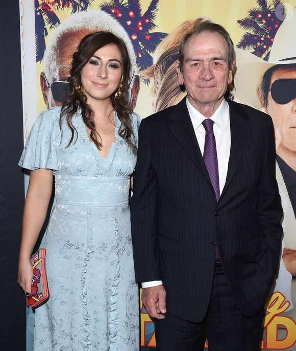 Filha de Tommy Lee Jones, Victoria Jones não foi agredida antes da morte, atestou investigação: porém não se sabe ainda a causa da morte