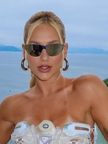 'Maria-chuteira'? Virgínia ousa com look diferentão de marca patrocinadora de Vini Jr. para jogo da NFL no Rio. Veja fotos!