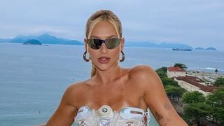 'Maria-chuteira'? Virgínia ousa com look diferentão de marca patrocinadora de Vini Jr. para jogo da NFL no Rio. Veja fotos!