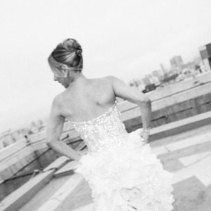 'Quis trazer um pouco da história da moda, fazendo uma releitura de um dos vestidos mais lindos da Dior, mas com o meu olhar', conta Lethicia Bronstein sobre vestido para renovar 20 anos de casamento